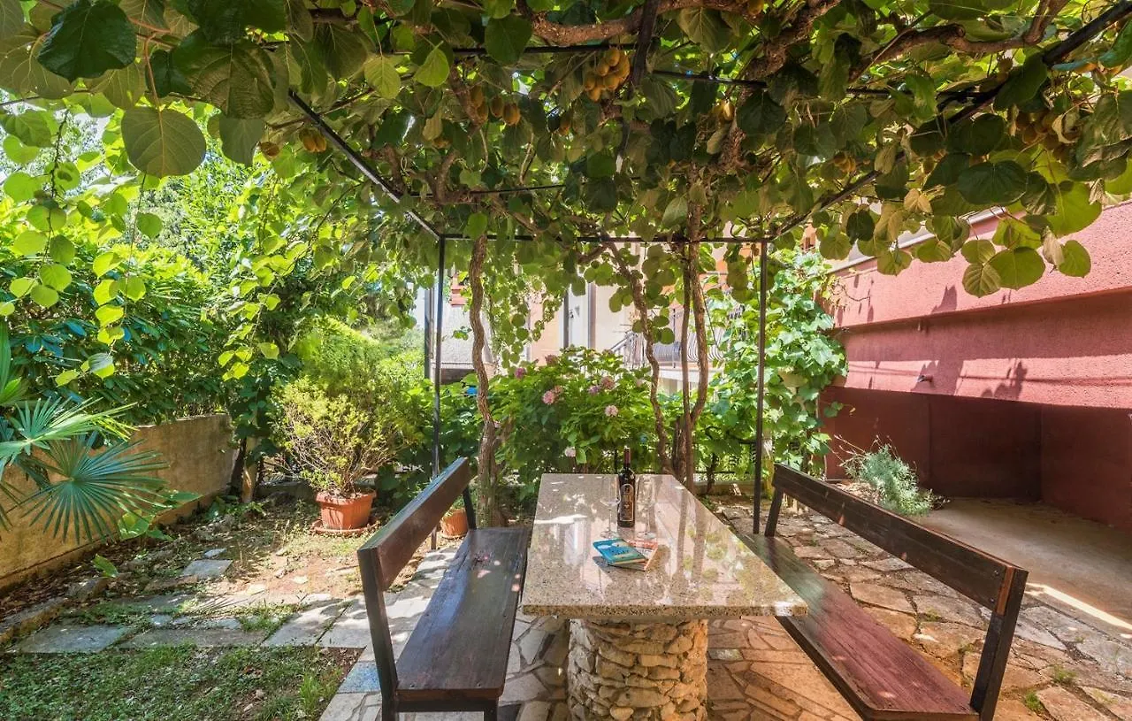 Apartments Magdalena As22 罗维尼 克罗地亚